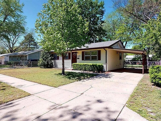 Photo - 609 Chase St