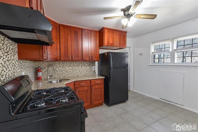 Photo - 204 College Dr