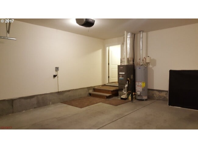 Building Photo - River View