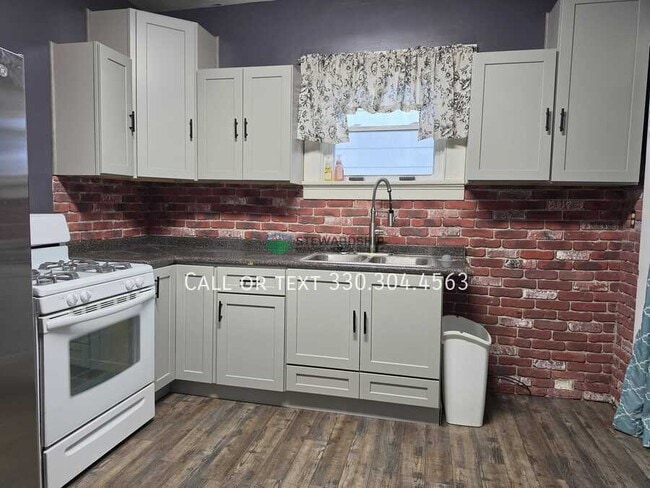 Photo - 213 Chestnut Ave NE