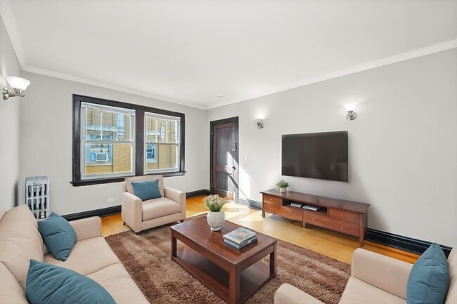 Building Photo - 1925b Grove Ave Unit 309