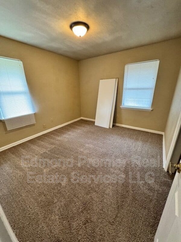 Photo - 2829 Lakeside Dr