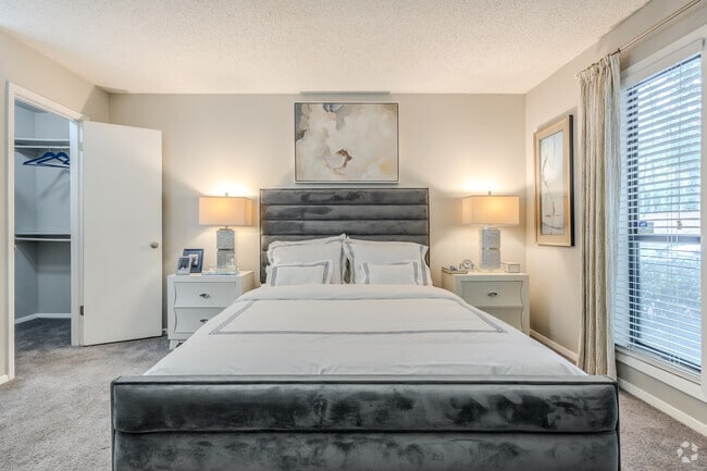 1BR, 1BA - 883SF - Bedroom
