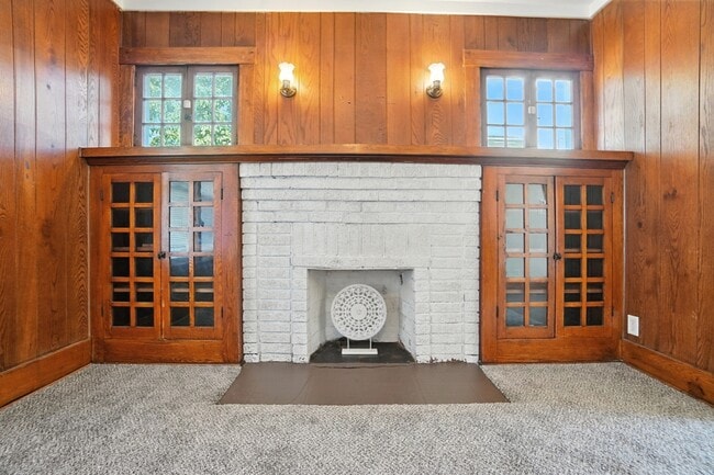 Photo - 2911 Broadway