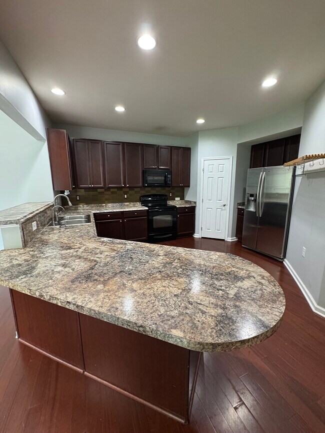 Photo - 624 Leonard Ln