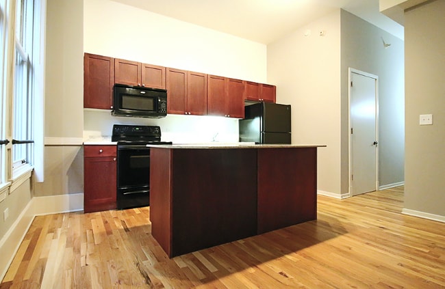 Photo - 339 S Dearborn St