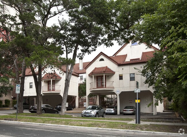 Photo - Landmark Square