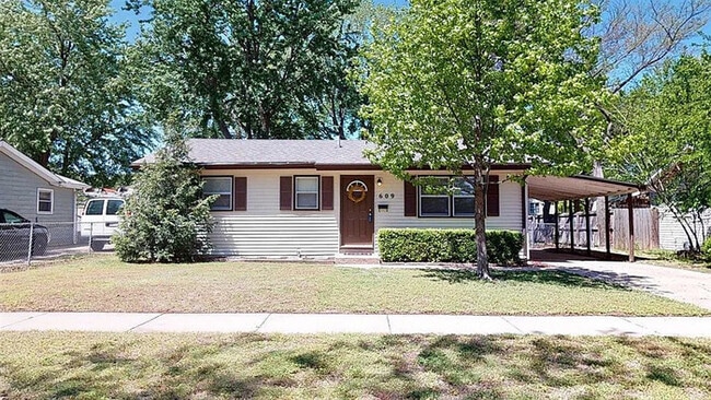 Building Photo - 609 Chase St