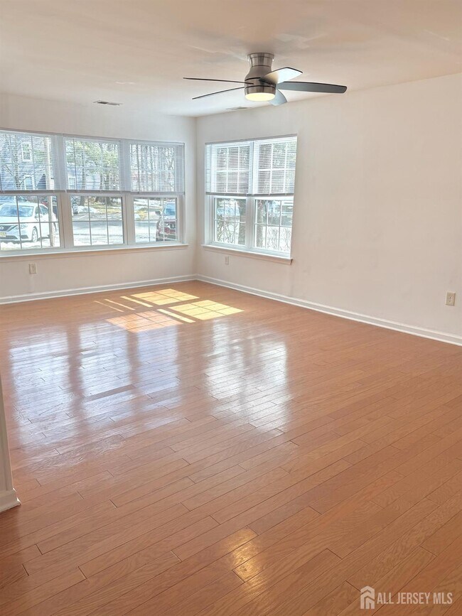 Photo - 202 Pennsylvania Way