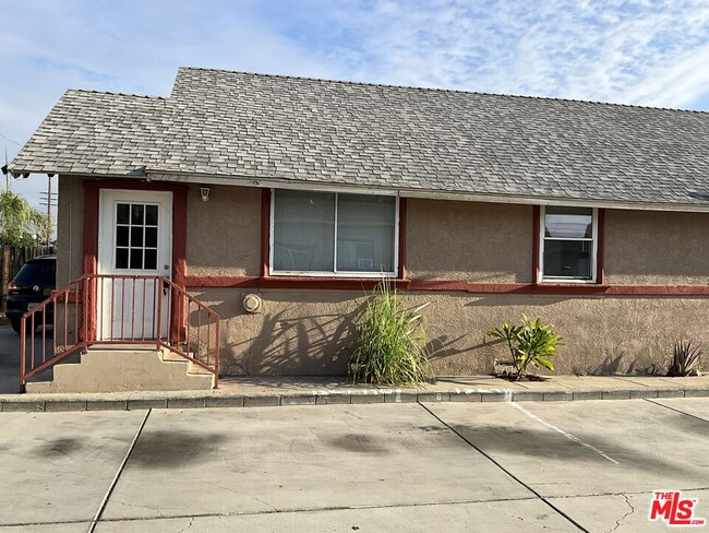 Building Photo - 1324 N Mt Vernon Ave Rental