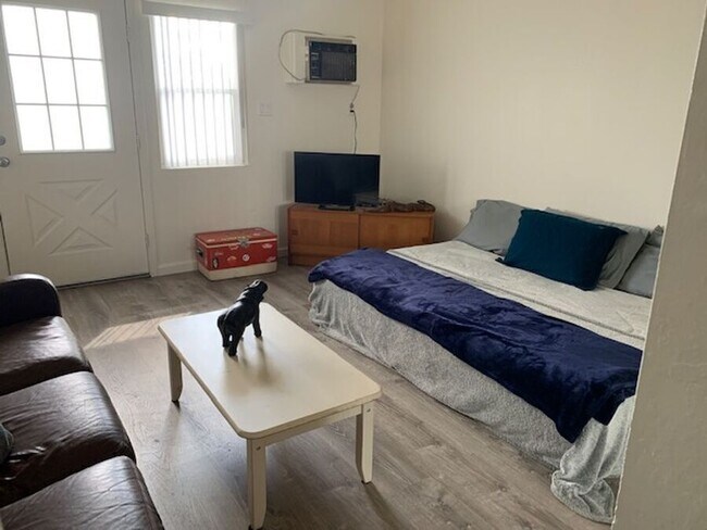 Photo - 2140 California St Unit 3