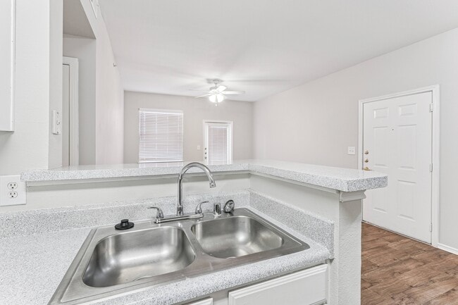 Photo - Pecan Creek on McKinney Apartments