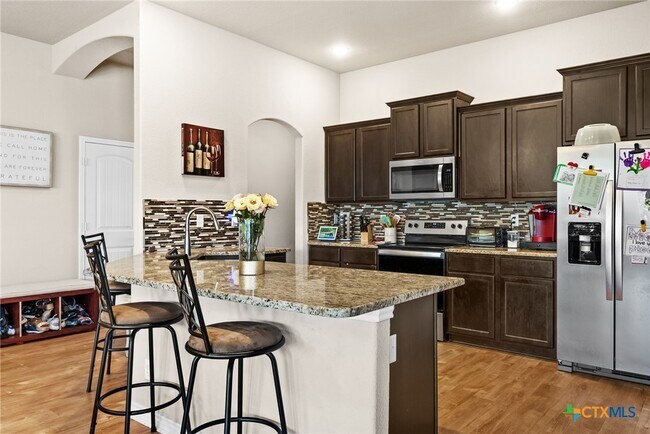 Photo - 907 Hickok Dr