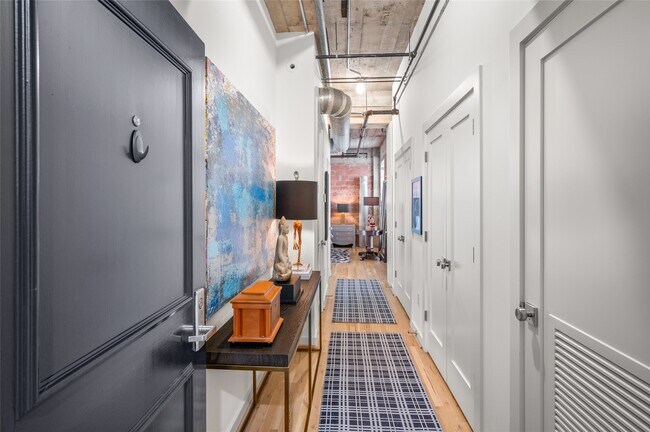 Photo - 204 Travis St Unit 2C