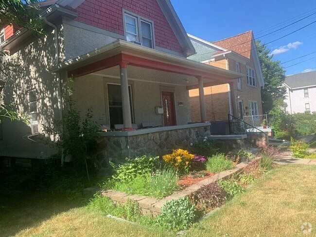 Building Photo - 910 W Huron St Rental