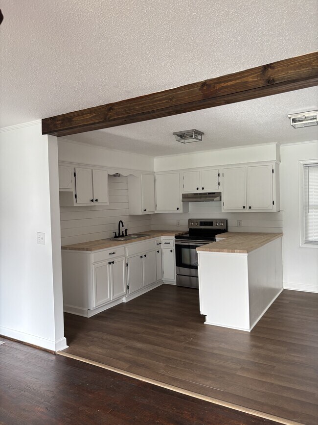 Photo - 307 N 12th Ave