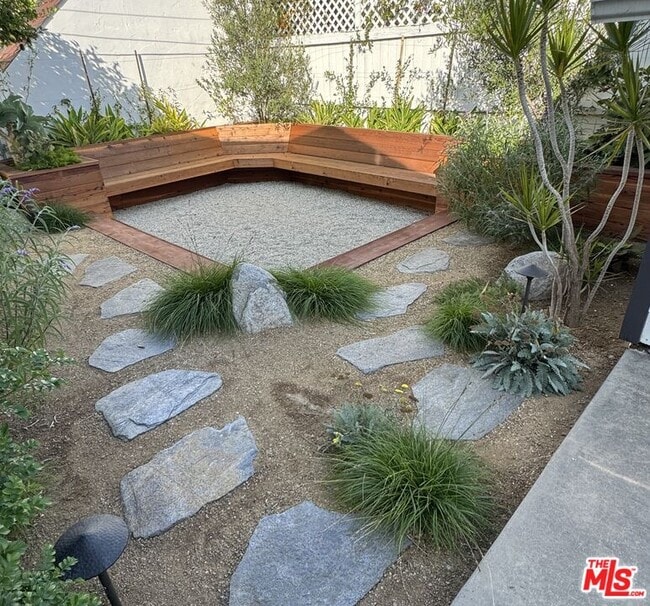 Photo - 1442 Ellsmere Ave