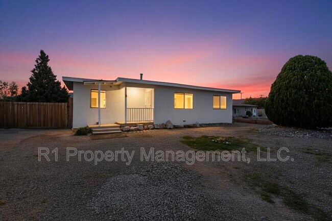 Photo - 165 Hilton Ave NW