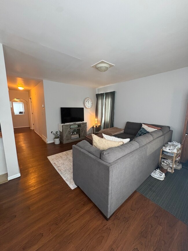 Photo - 2009 E 6th St