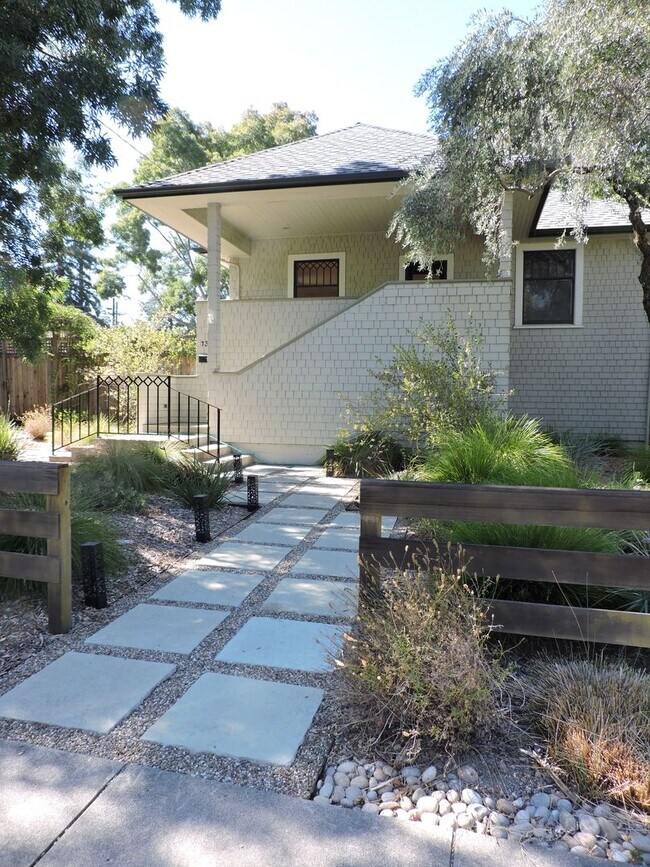 Photo - 3 Bedrooms, 2 Bathrooms Saint Helena Charm with Modern Conveniences