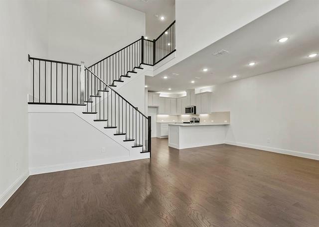 Photo - 8804 Samara St