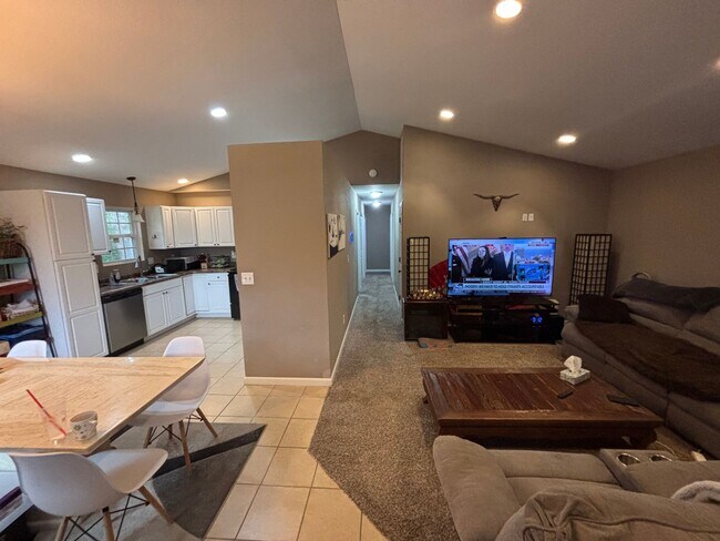 Photo - Beautiful Ogden home close to Fort Riley!