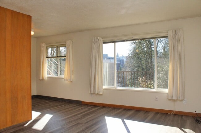 Photo - CarFa12 Unit 533c8cec-f91e-11ea-82bc-028b41fdf1b6