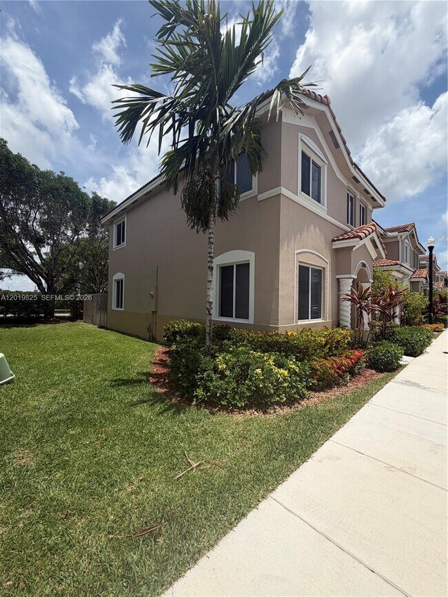 Photo - 2355 SE 10th St