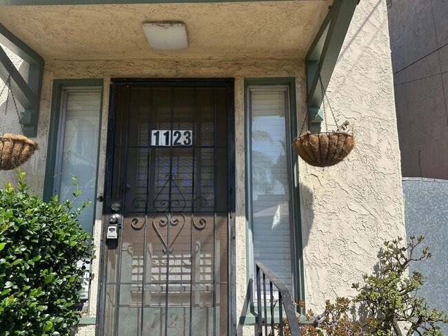 1117-1123 E. Appleton St
