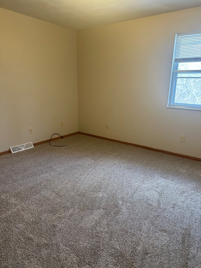 Photo - 450 Hutton Ln