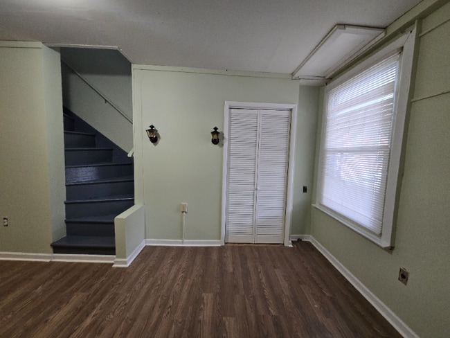 Photo - 2704 Pratt St