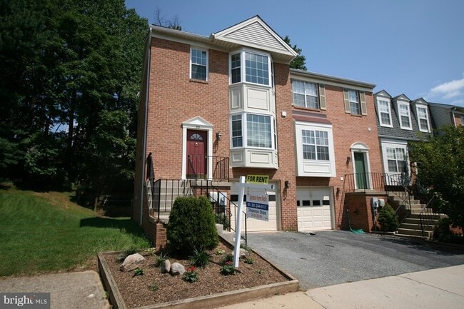 Photo - 512 Suffield Dr