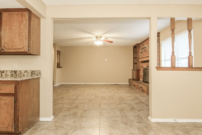 Photo - 1074 Dover Mansion