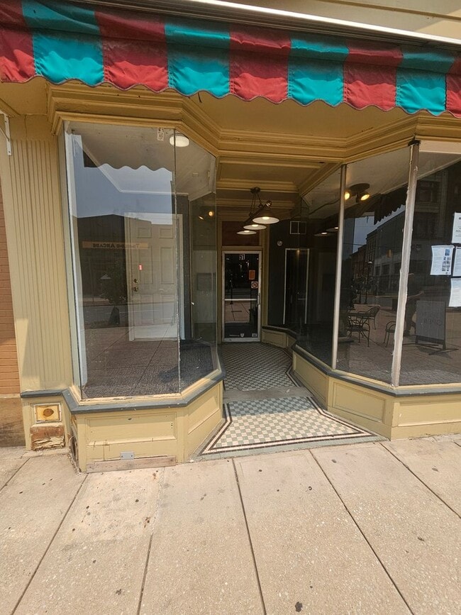 Building Photo - 49-51 West Market Street Unit 2C