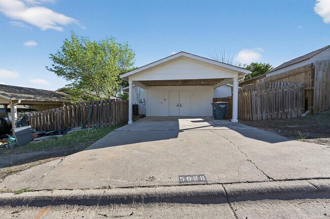 Photo - 5928 Signal Point