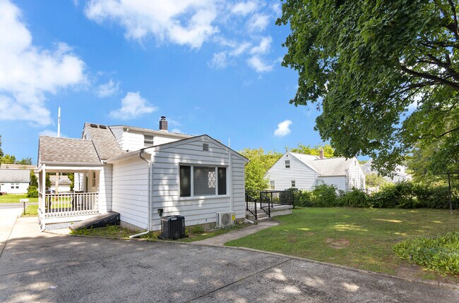 Photo - 233 Milltown Rd