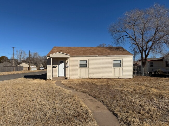 Building Photo - House Located Minutes Away From Texas Tech University!