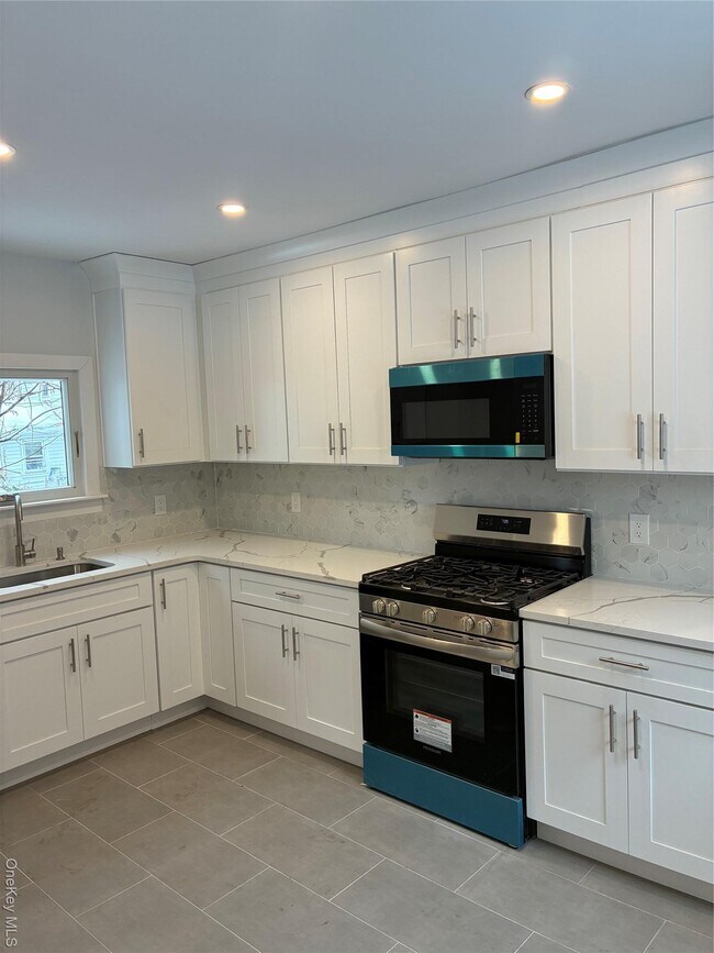 Photo - 204 E Shore Rd