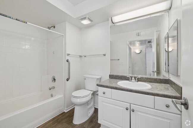 2BR, 1BA - 760SF - Bathroom