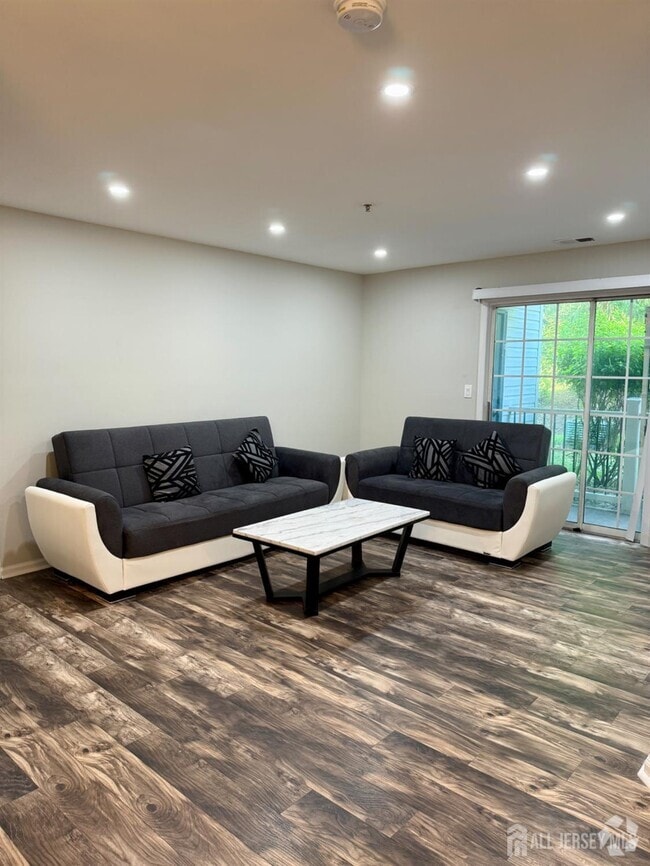 Building Photo - 816 Waterford Dr Unit 816 Rental
