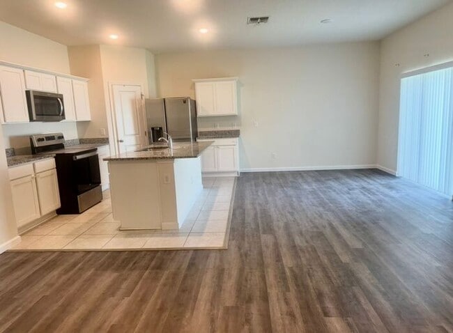 Photo - 4 Bedroom 3 Bath Deland SFH in Lincoln Oaks with Granite Countertops and Stainless Appliances!