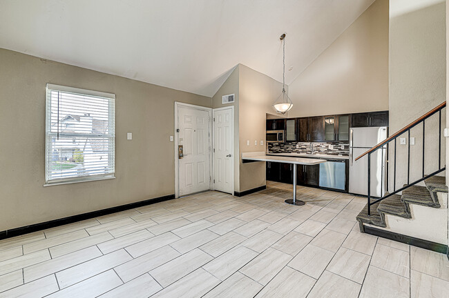 af two story living room - Avia Lofts at Founders Road