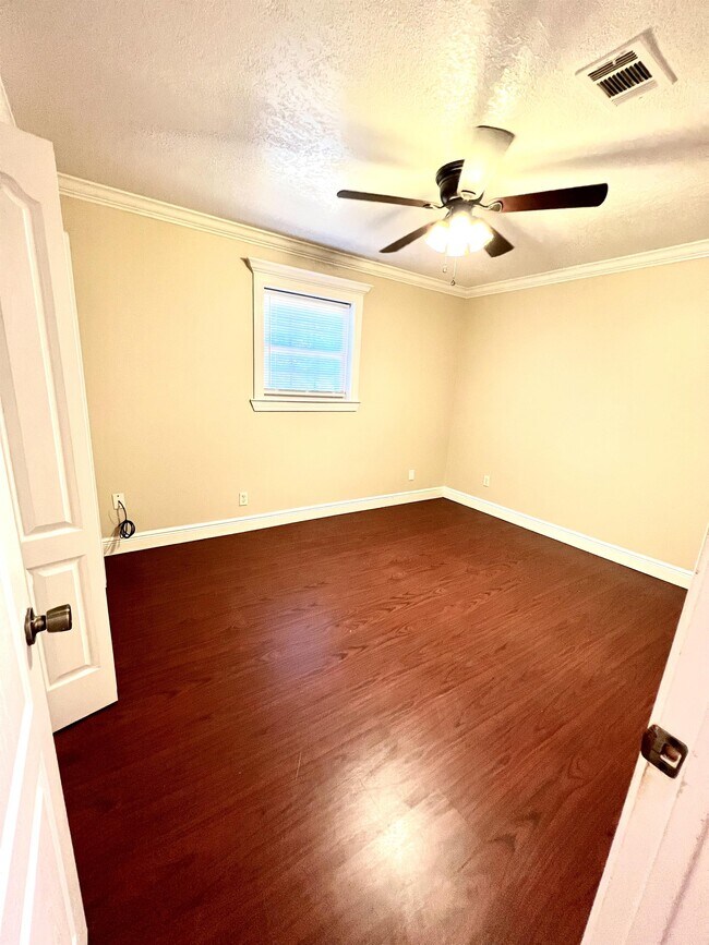 Photo - 2329 Greenway Dr