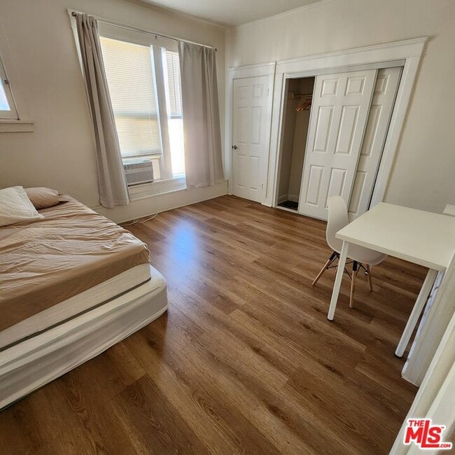 Photo - 341 S Western Ave Unit 2