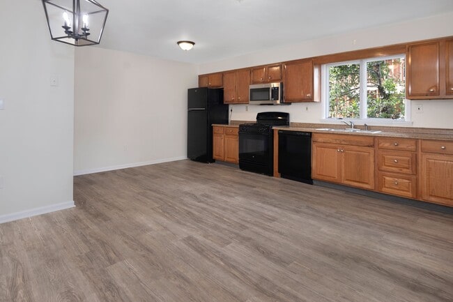 Photo - 72 Clearview Ave