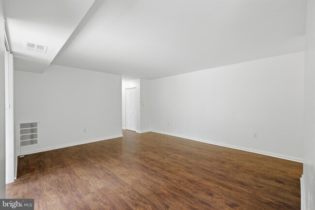 1521 Colonial Dr Unit T2