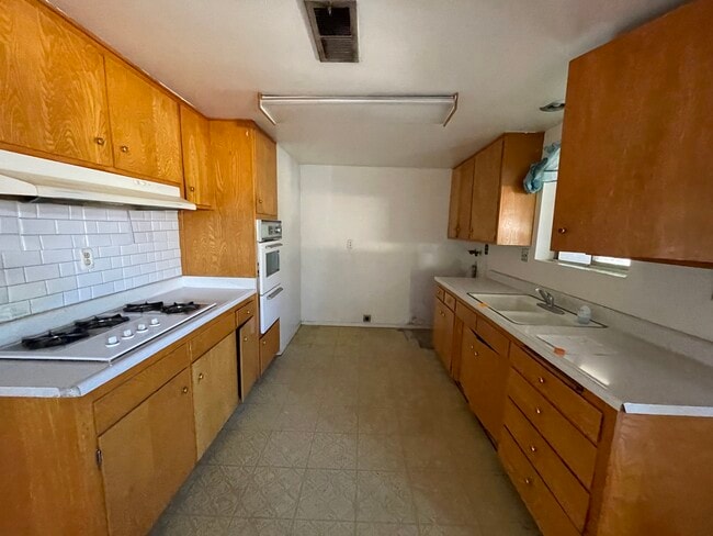 Photo - 361 N 8th St