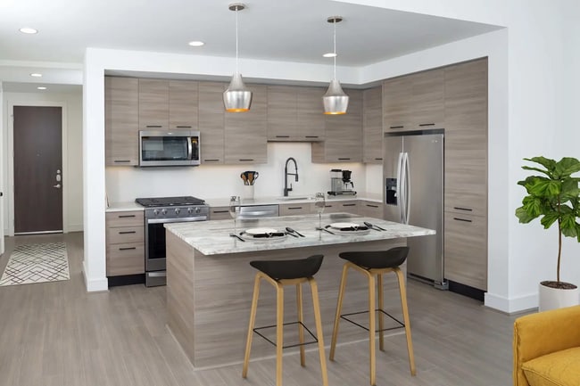 Downtown Studio with Rooftop Pool — Now $1... - Downtown Studio with Rooftop Pool — Now $1... Condo Unit CNDN