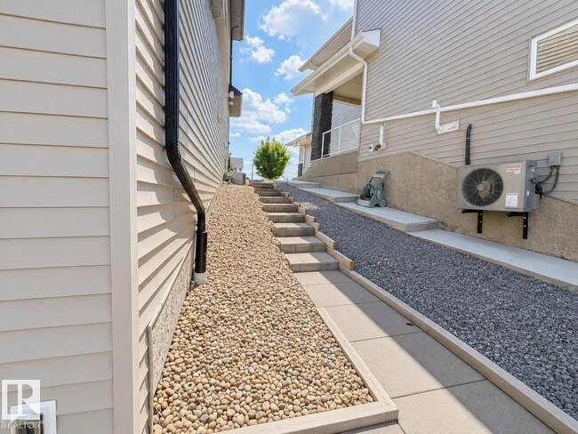 Photo - 1646 DAVIDSON Grn