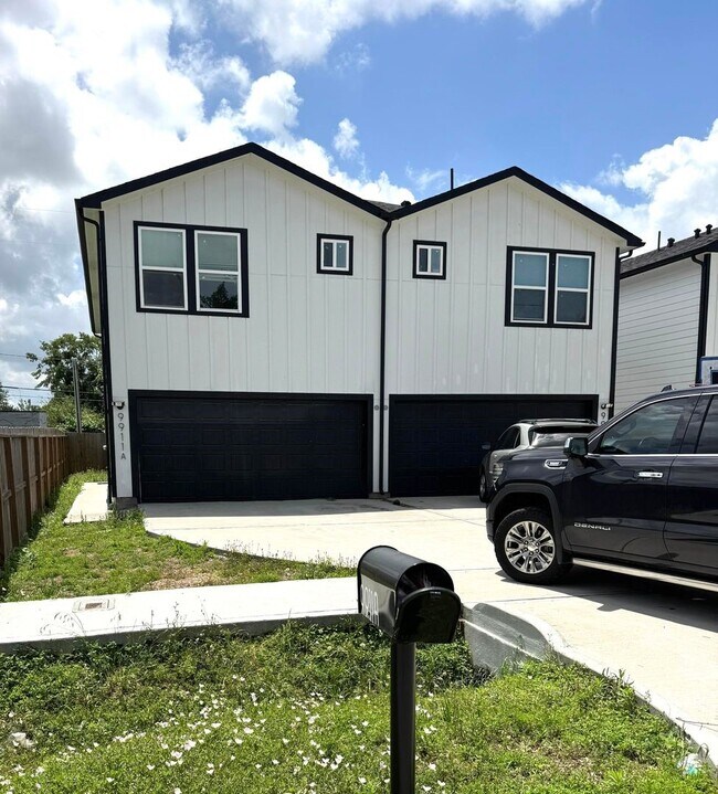 9911 Porto Rico Rd